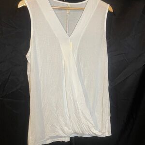 Lanston Women’s White Sleeveless Wrap Tank Top, size large